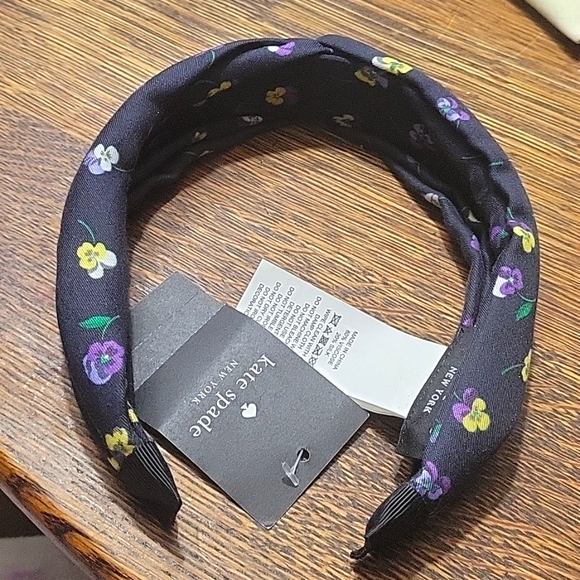 KATE SPADE PANSY TOSS TWISTED HEADBAND BLACK  NWT OUTSTOCK - Picture 2 of 6